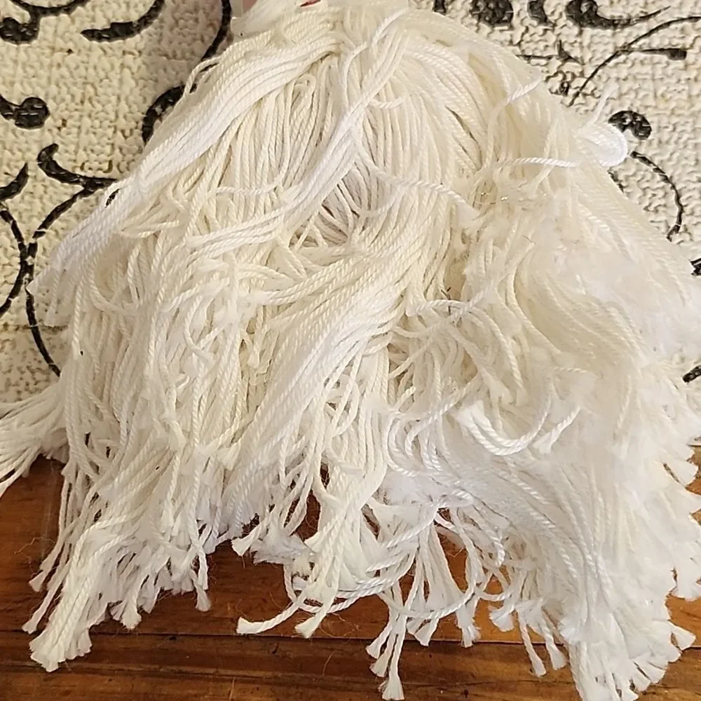Santa Claus Yarn Ornament